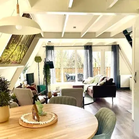 Het Hulstje 1 Chalet